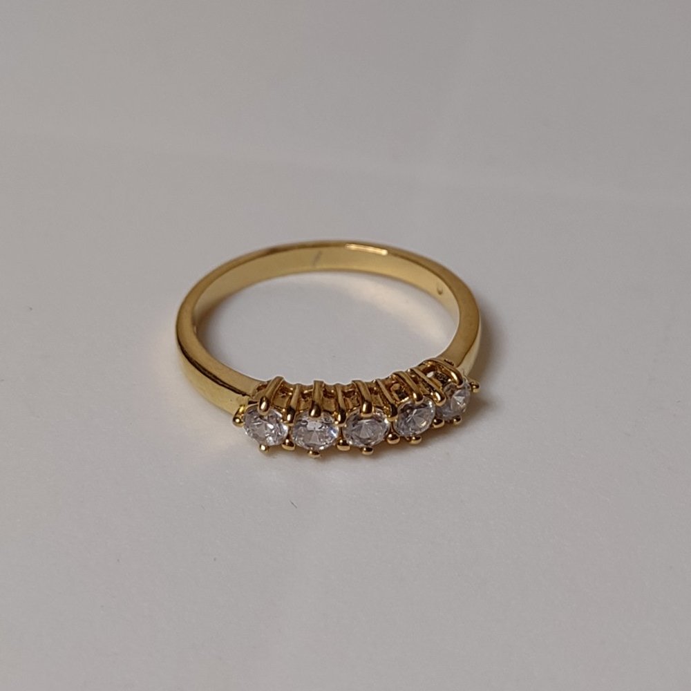 Size 8.25 Gold Tone Ring With Clear Stones